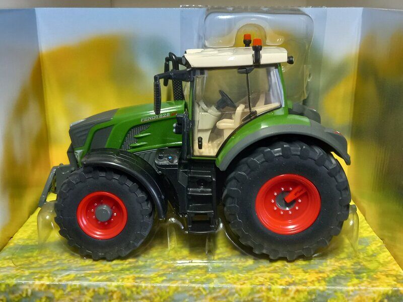 Fendt 828 Vario Tractor - 1/32 scale