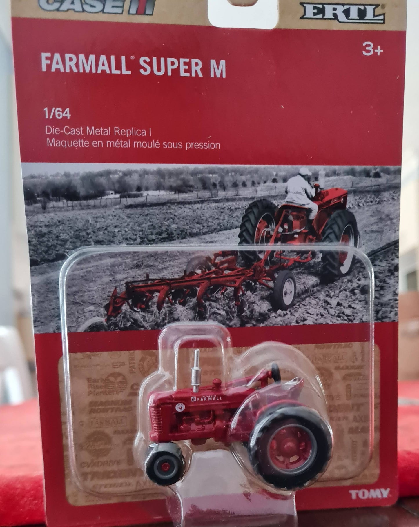 Farmall Super M Narrow Front Tractor - 1/64 scale